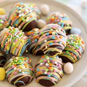 These Healthy Chocolate Peanut Butter Eggs are an easy no-bake Easter treat made with just a few simple ingredients! A healthier version of Reese's eggs that are gluten-free and refined sugar-free!